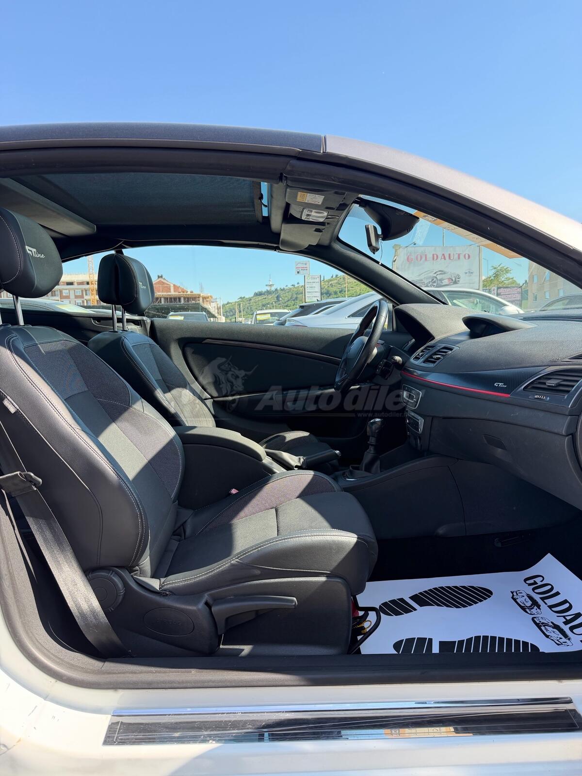 Renault Megane – fotografija 13