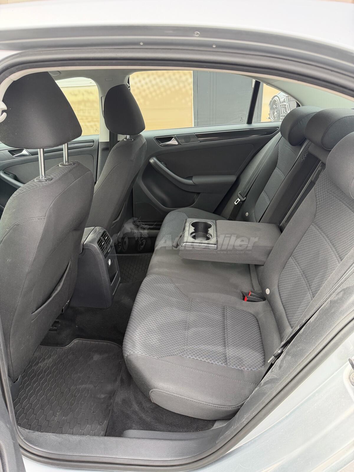Volkswagen Jetta – fotografija 13