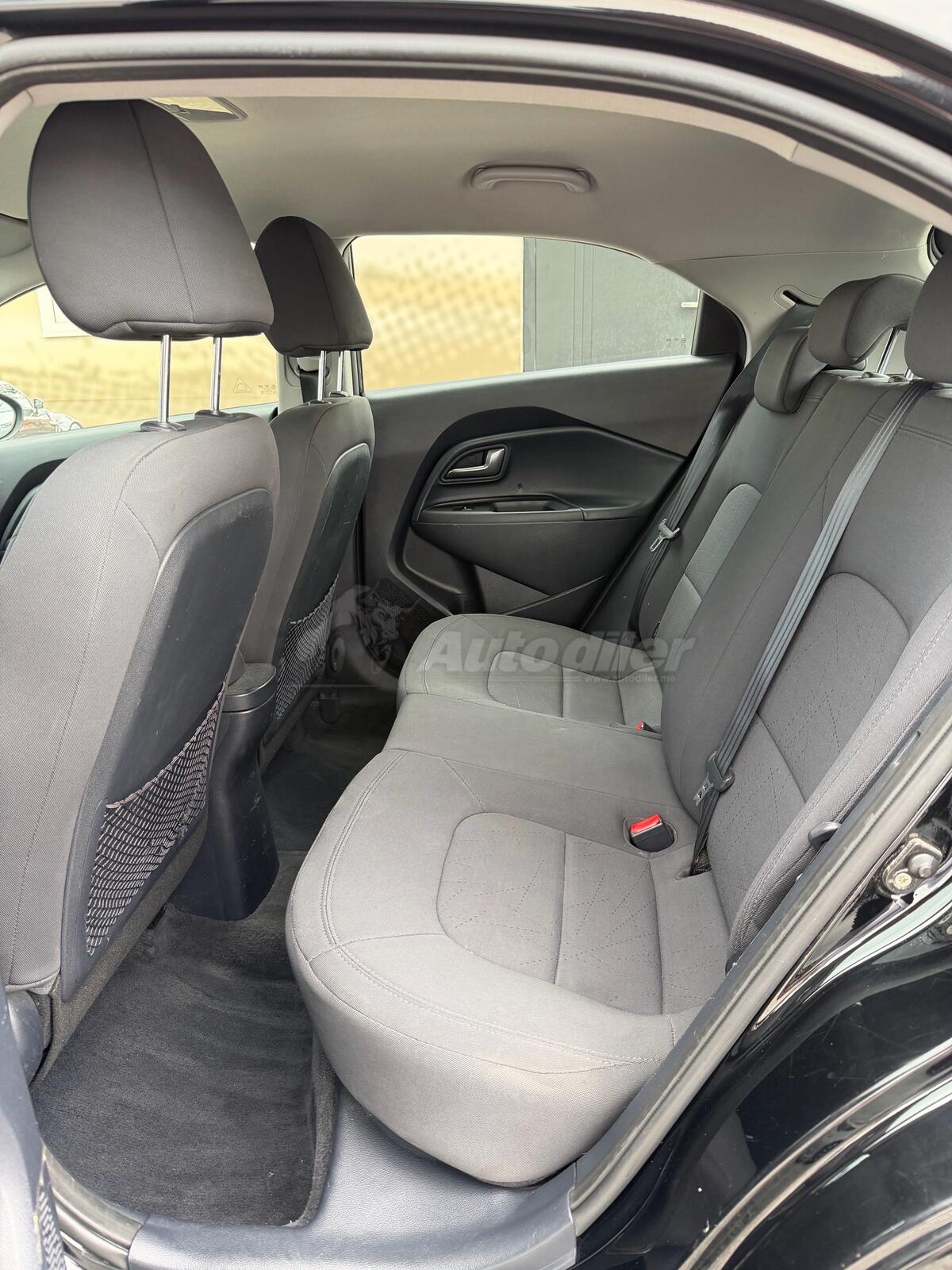 Kia Rio – fotografija 12