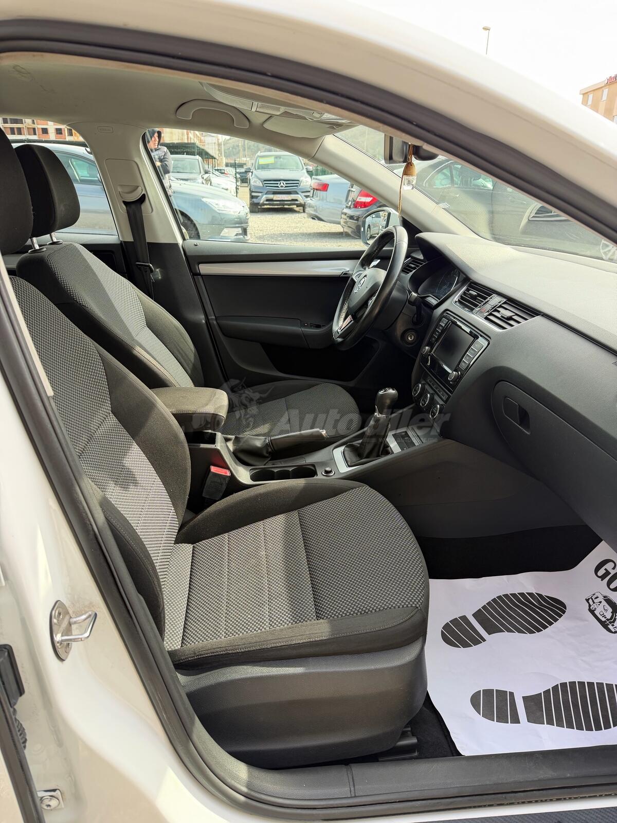 Škoda Octavia – fotografija 11
