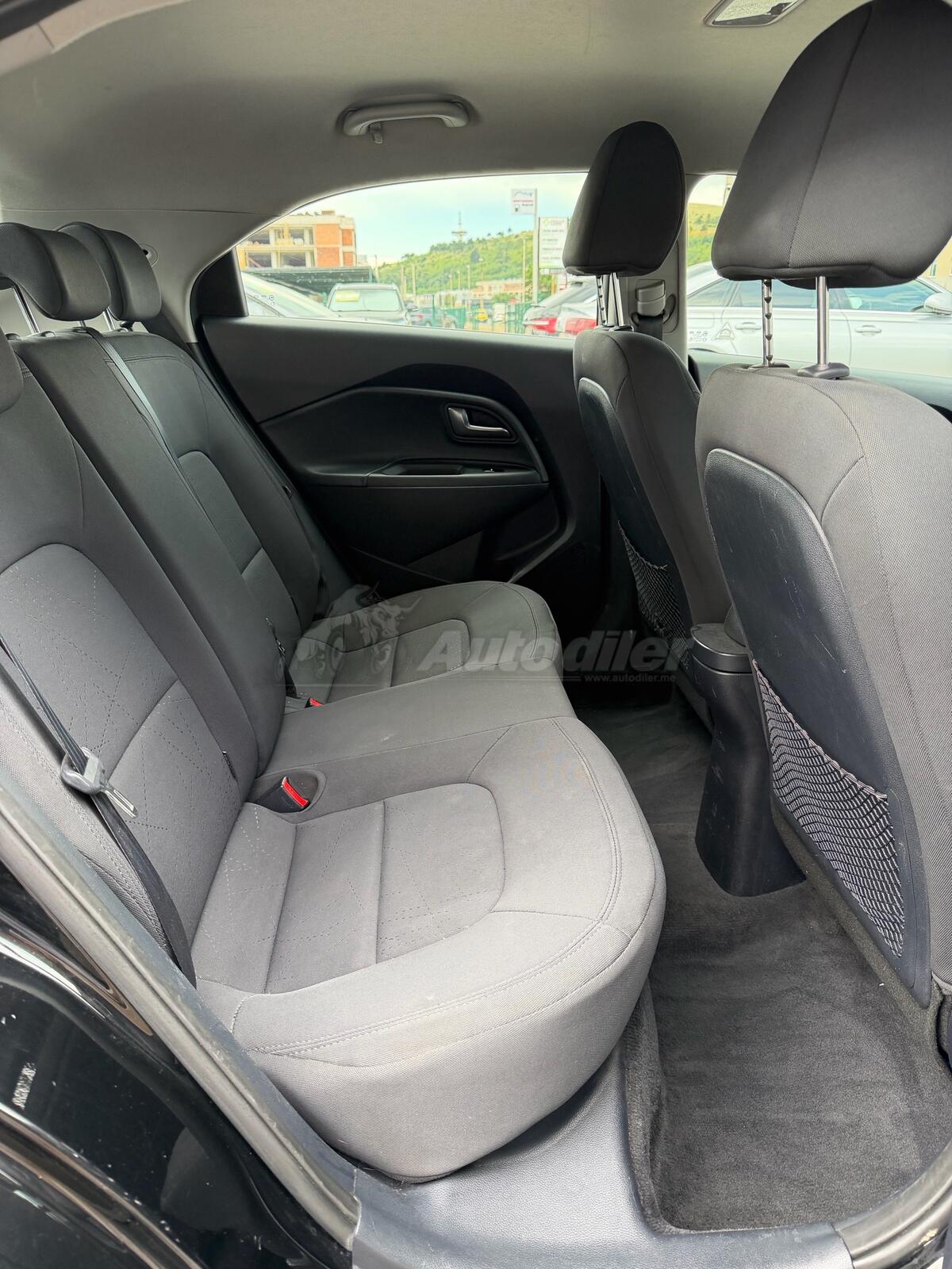 Kia Rio – fotografija 15