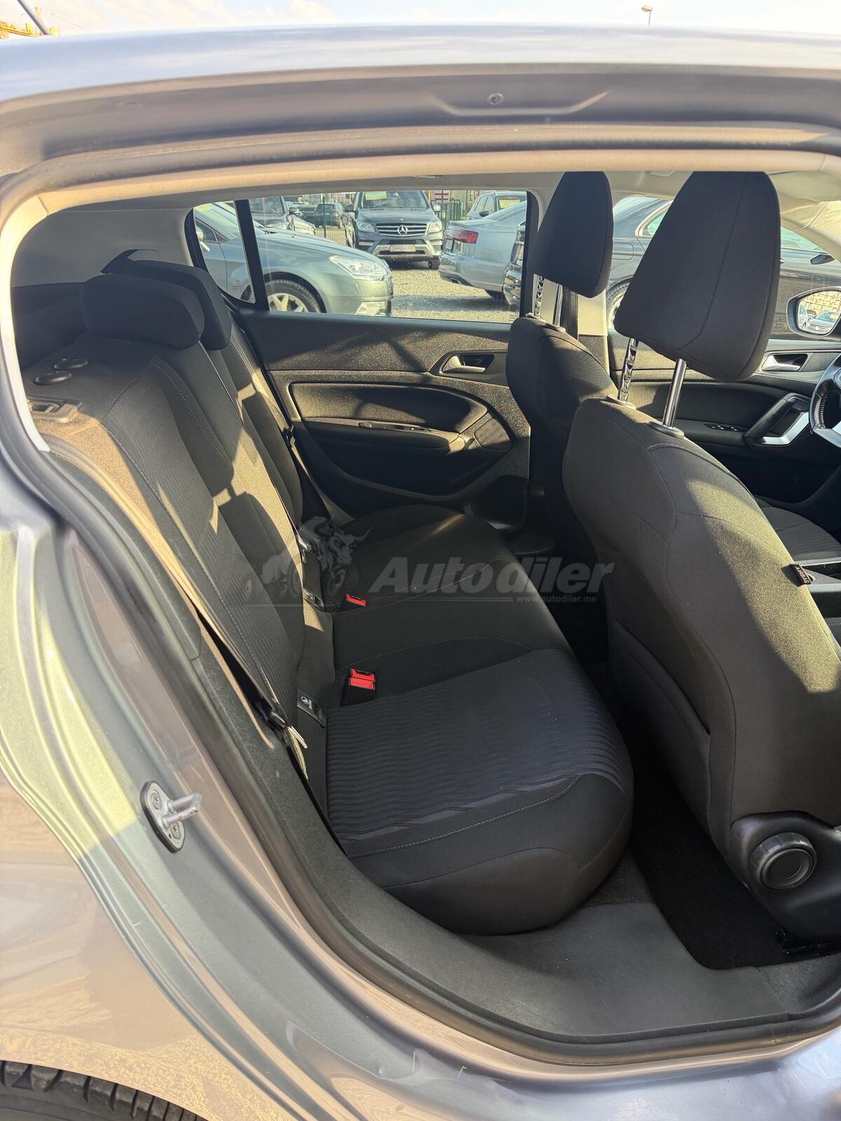 Peugeot 308 – fotografija 11