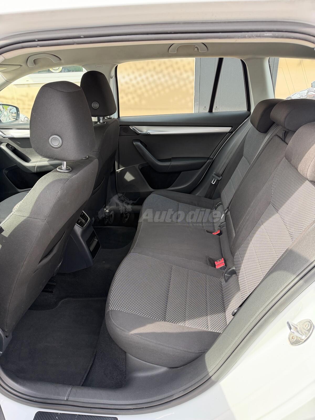 Škoda Octavia – fotografija 14