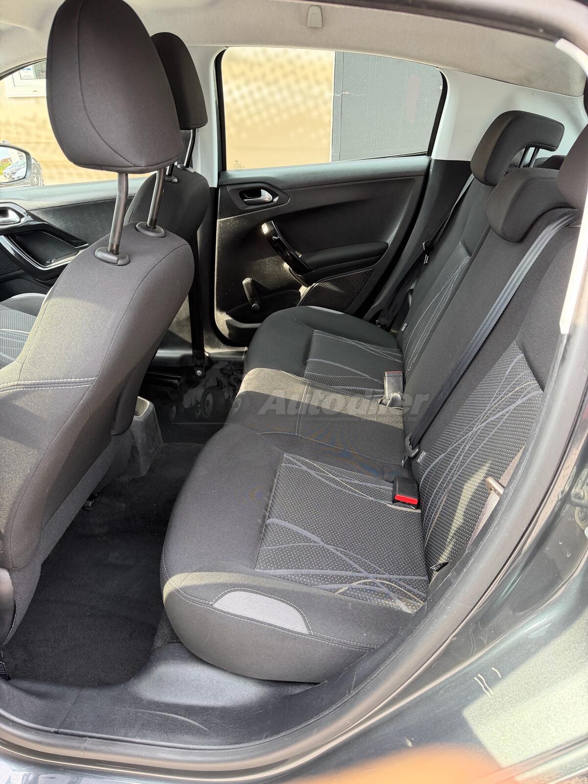 Peugeot 208 – fotografija 11