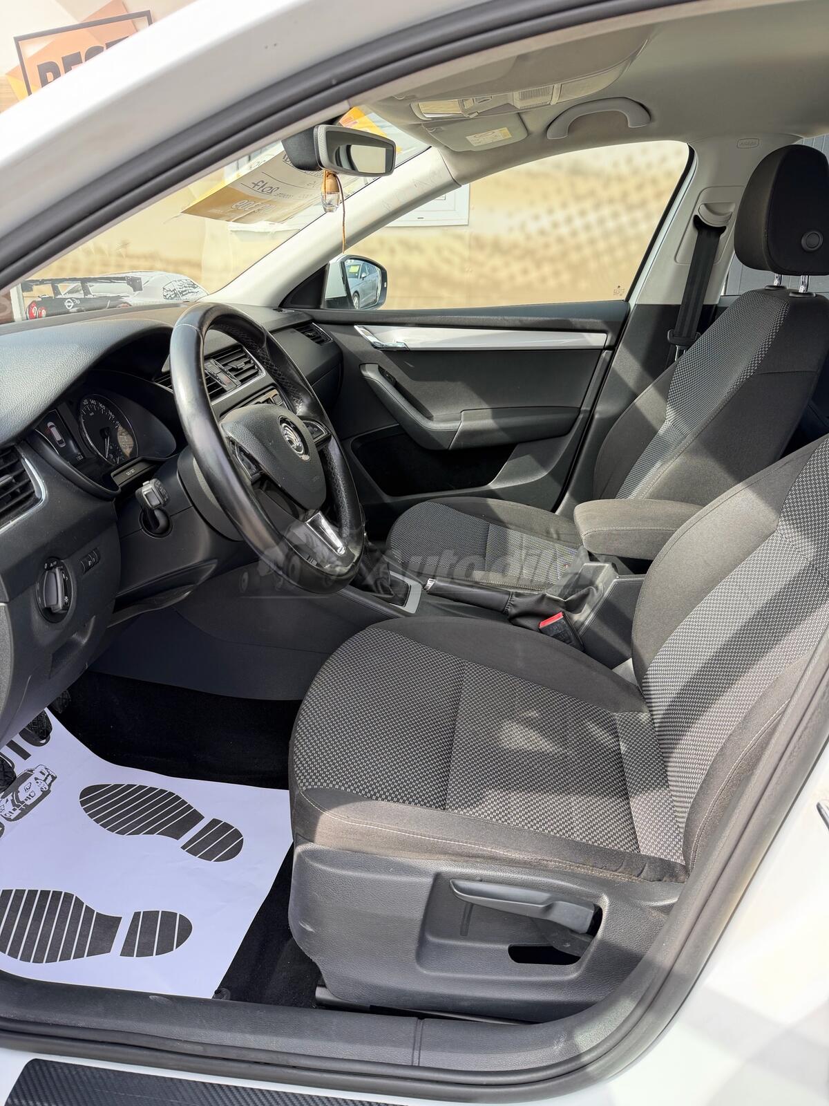 Škoda Octavia – fotografija 12
