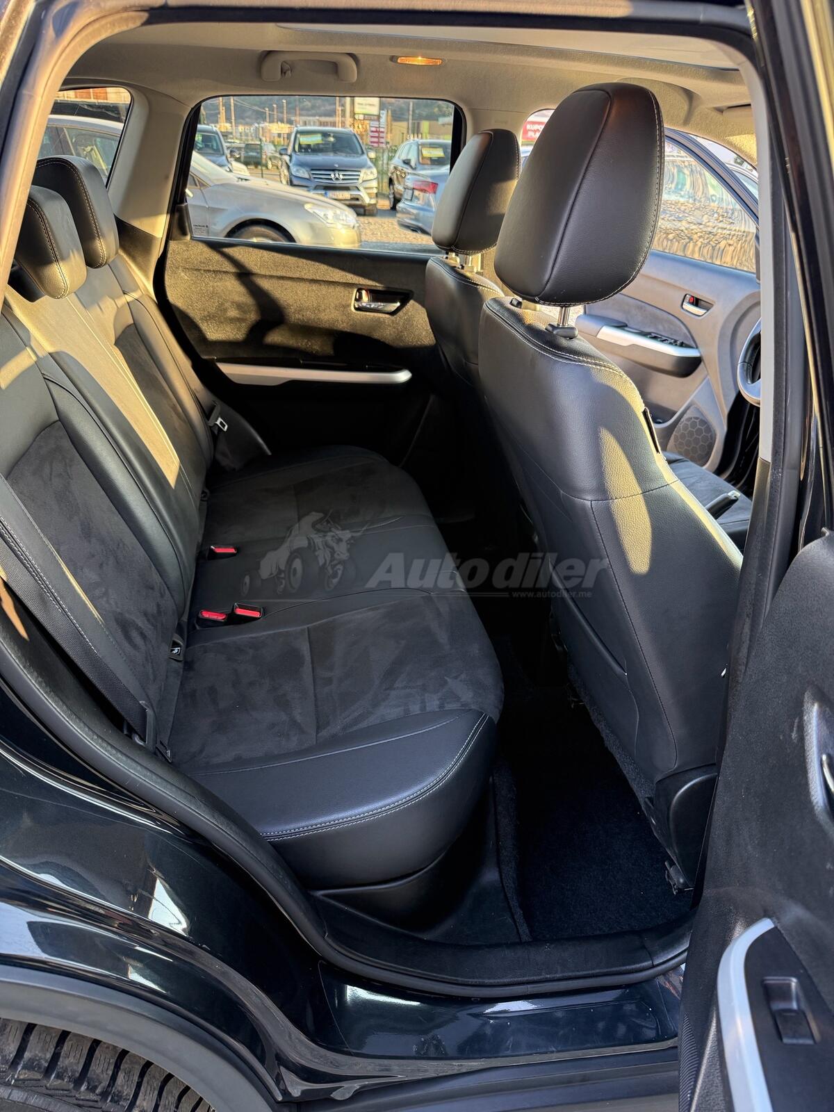 Suzuki Vitara – fotografija 10