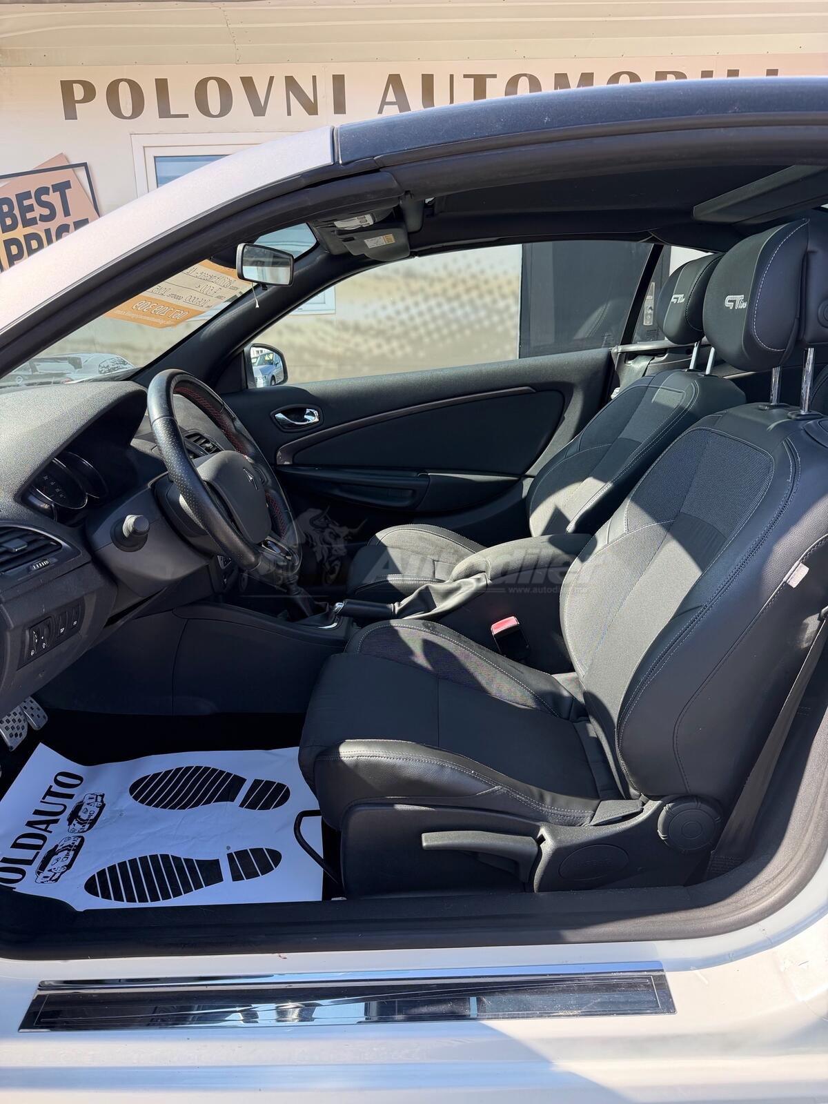 Renault Megane – fotografija 15